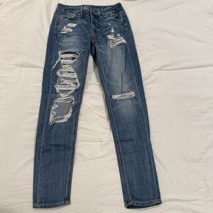 American Eagle distressed tomgirl jean